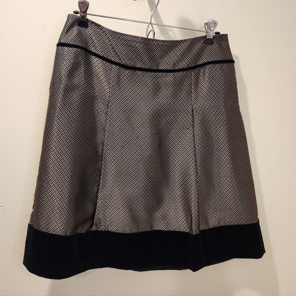 Ann Taylor Elegant Black and Cream Patterned Silk A Line Skirt   6p